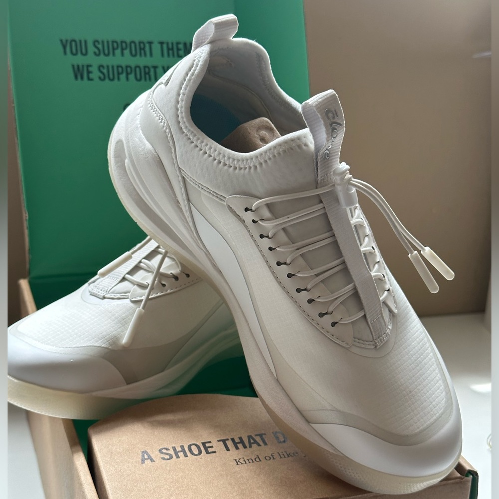 Clove white shoes for NURSING students clinicals size 8.5